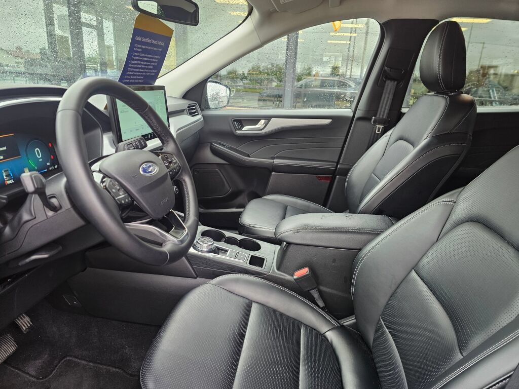 Certified 2025 Ford Escape Platinum AWD/4WD image 17