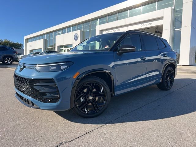 New 2026 Volkswagen Tiguan SE R-Line FWD image 1