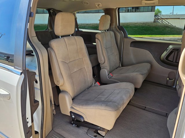 Used 2012 Chrysler Town & Country Touring image 19