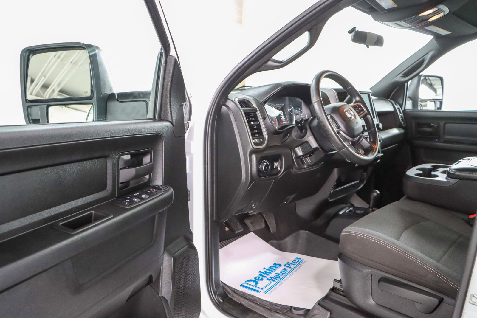 Used 2024 RAM 3500 Tradesman w/ Chrome Appearance Group image 4