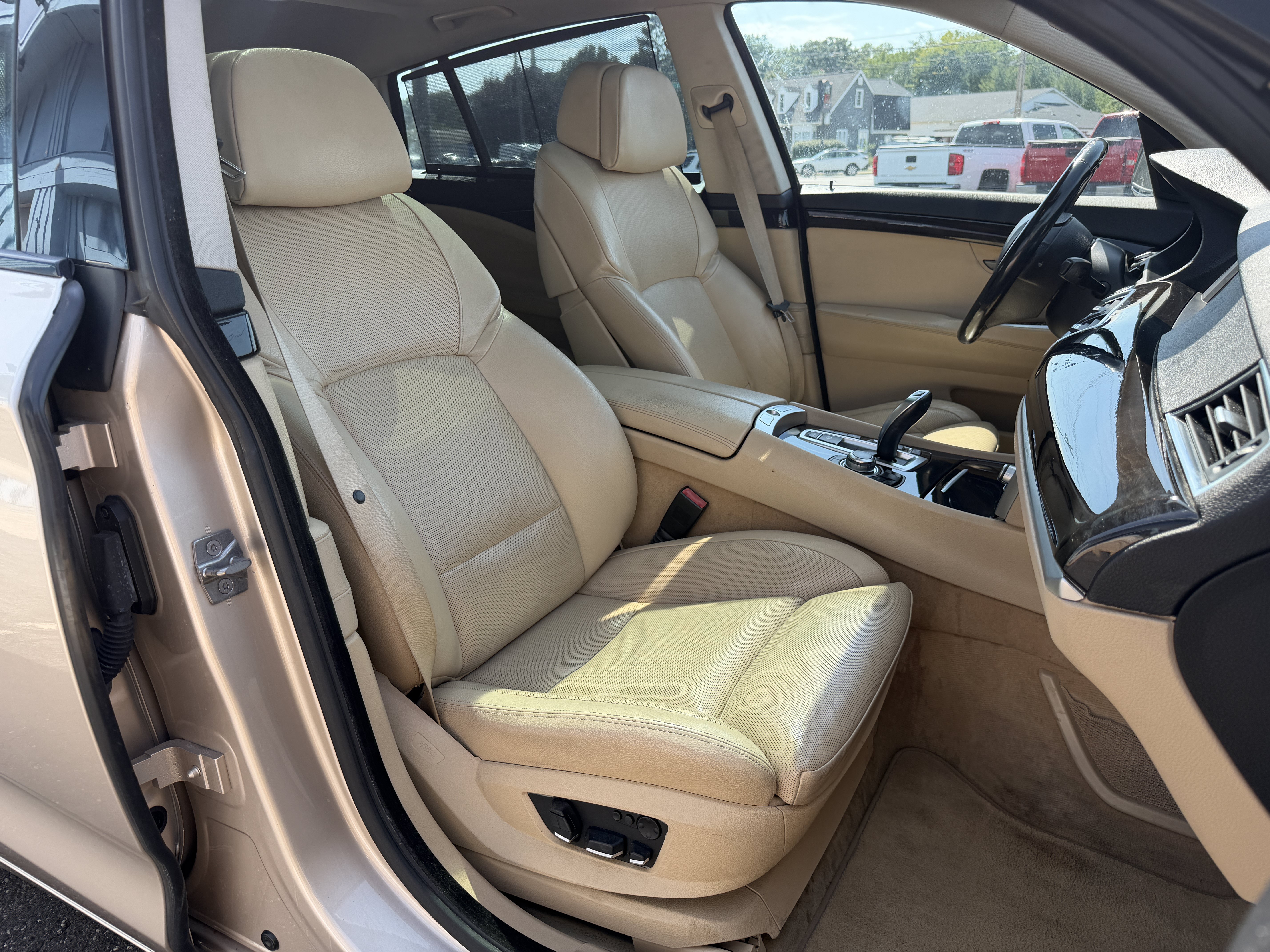 Used 2012 BMW 550i Gran Turismo xDrive w/ Driver Assistance Pkg AWD/4WD image 14