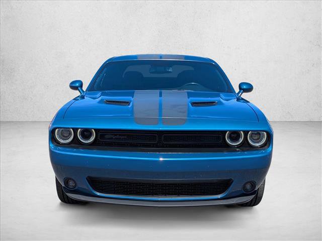 Used 2022 Dodge Challenger SXT image 2
