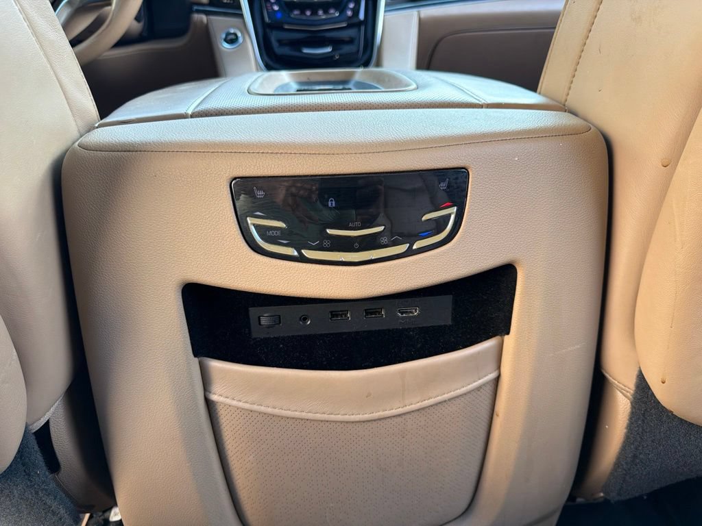 Used 2019 Cadillac Escalade Platinum AWD/4WD image 26