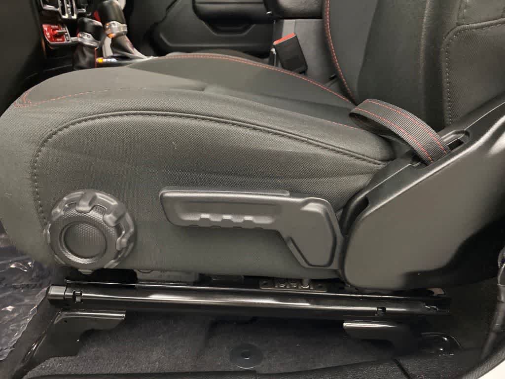 Used 2022 Jeep Wrangler Unlimited Rubicon AWD/4WD image 14