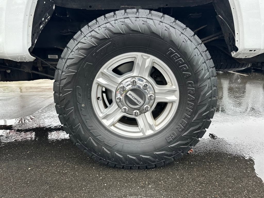 Used 2017 Ford F250 XLT w/ Camper Package image 27