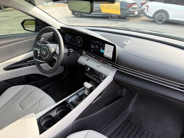 Used 2025 Hyundai Elantra Limited w/ Cargo Package image 22