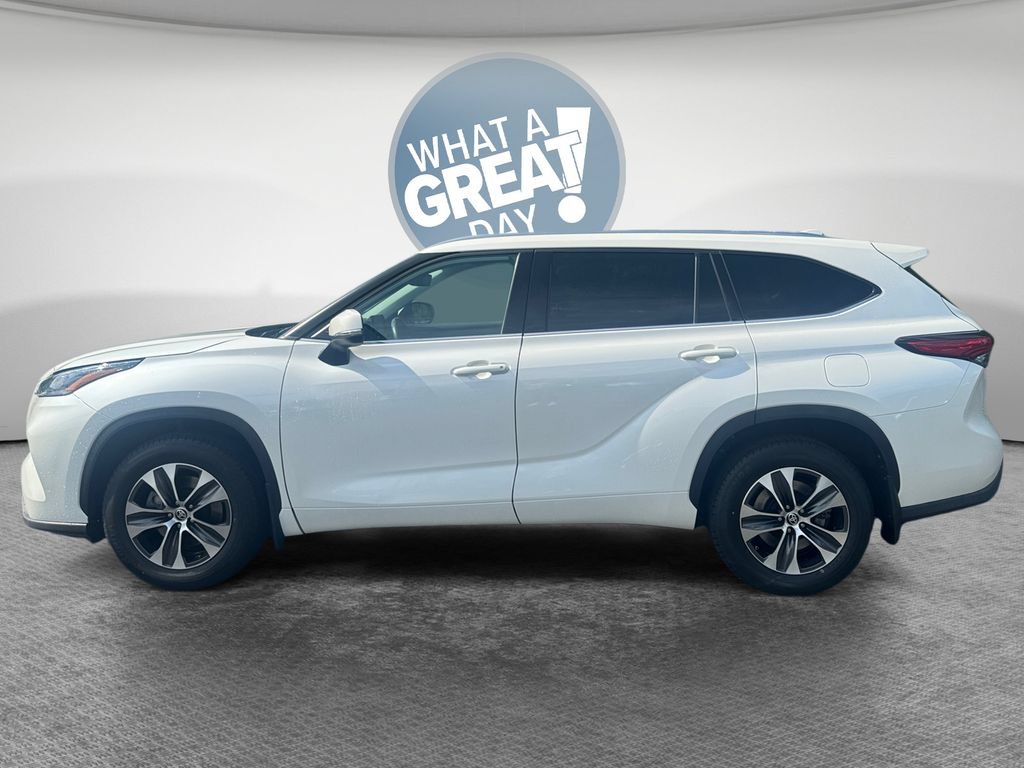 Used 2021 Toyota Highlander XLE AWD/4WD image 7