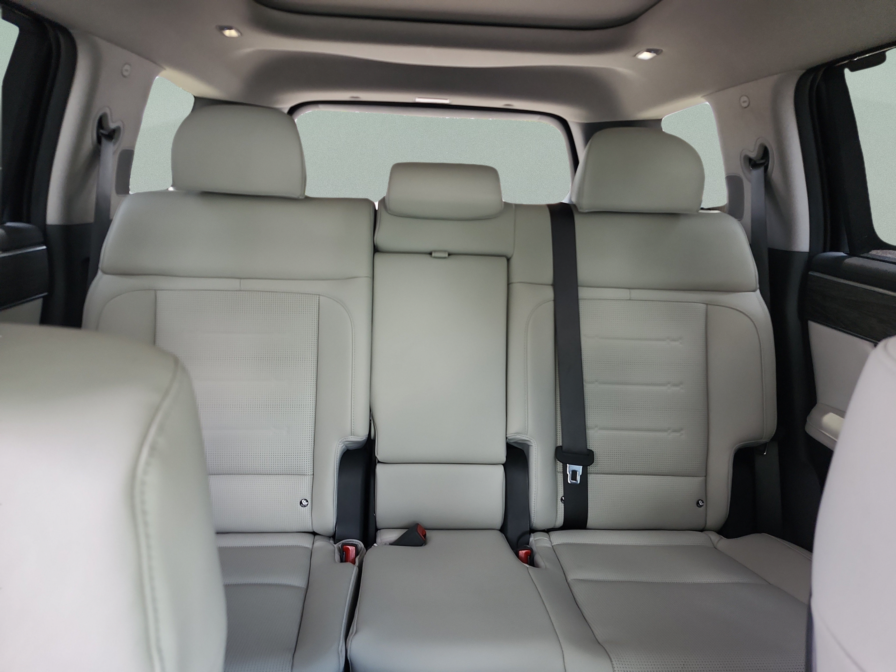 Certified 2025 Hyundai Santa Fe Limited FWD image 18