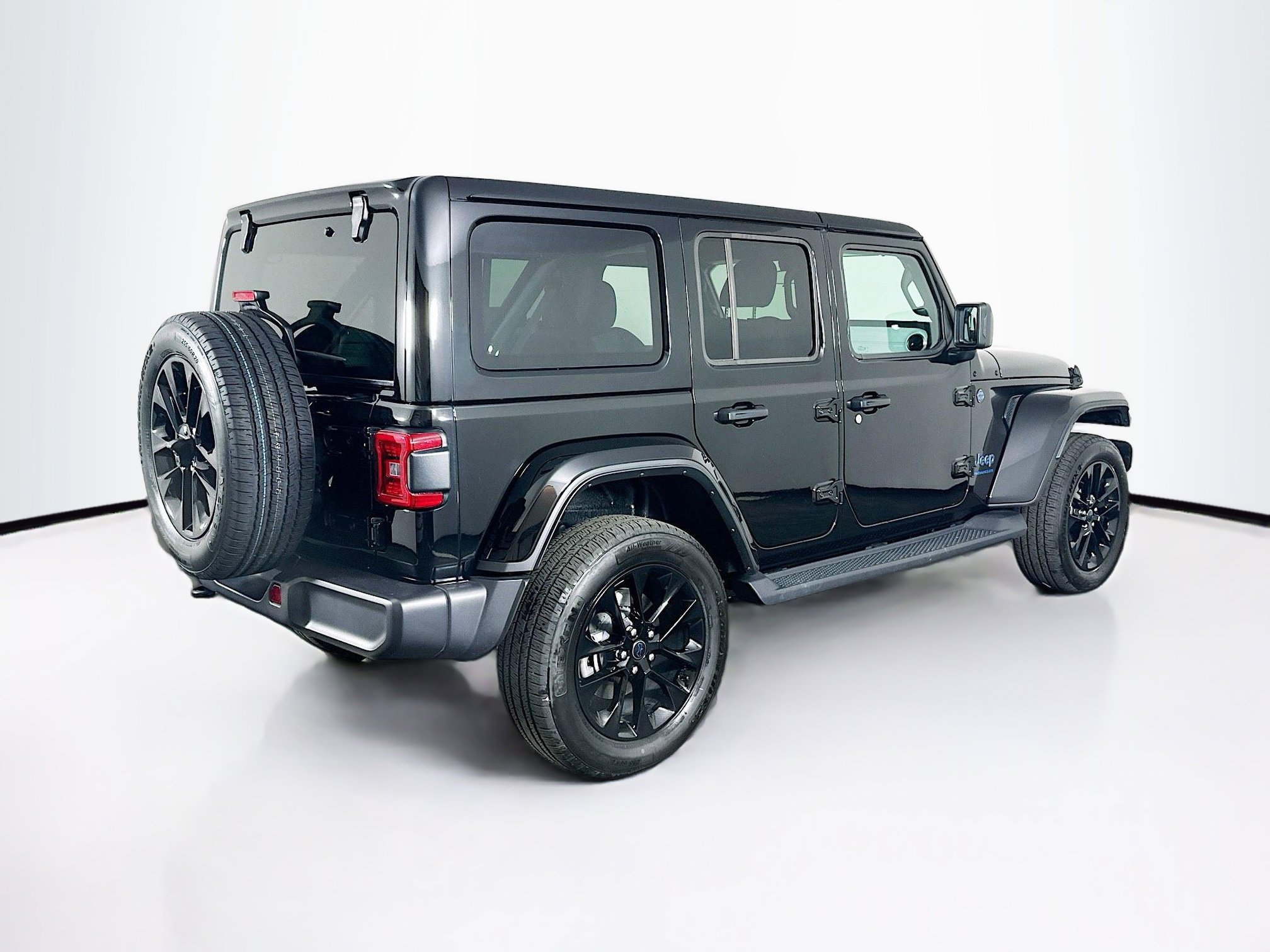Used 2025 Jeep Wrangler Sahara AWD/4WD image 9