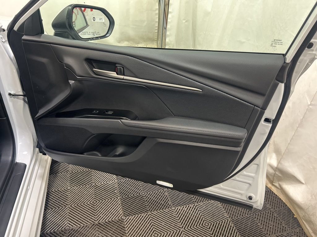Used 2026 Toyota Camry XSE AWD/4WD image 9