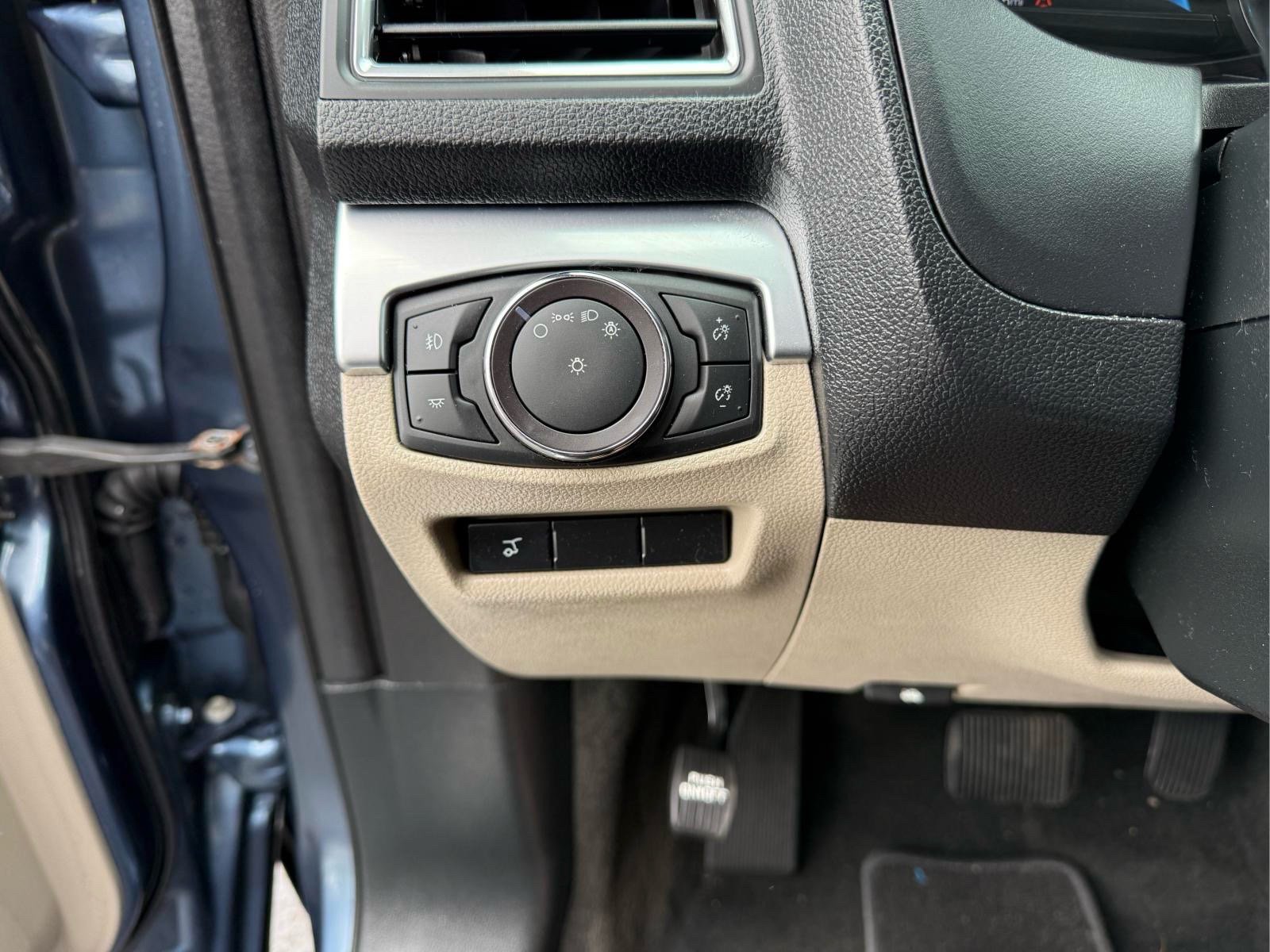 Used 2018 Ford Explorer Limited w/ Equipment Group 301A AWD/4WD image 27