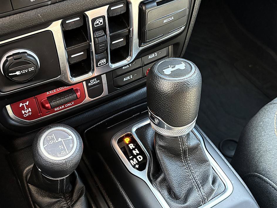 Used 2025 Jeep Wrangler Unlimited Sport AWD/4WD image 23