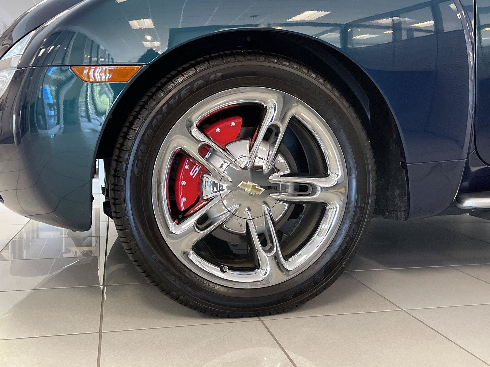Used 2005 Chevrolet SSR w/ Preferred Equipment Group RWD image 2