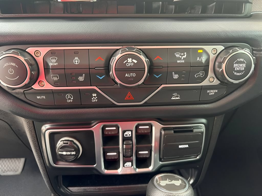 Used 2026 Jeep Wrangler Unlimited Sahara AWD/4WD image 21