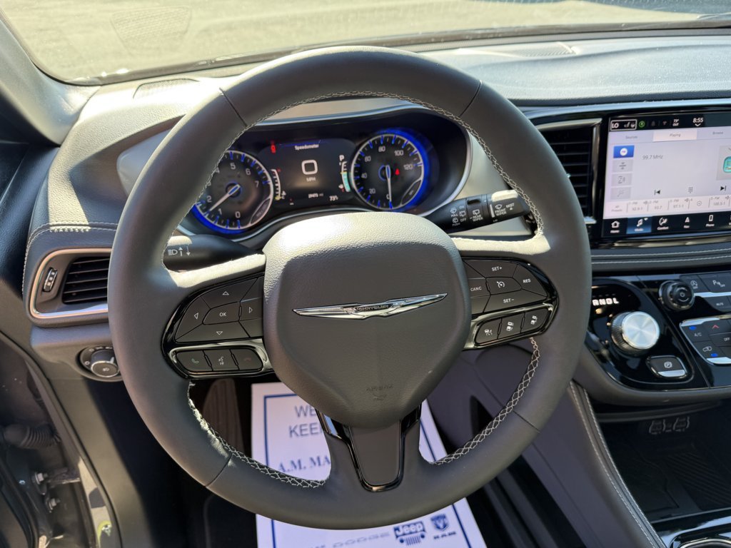 Used 2025 Chrysler Pacifica Limited FWD image 23