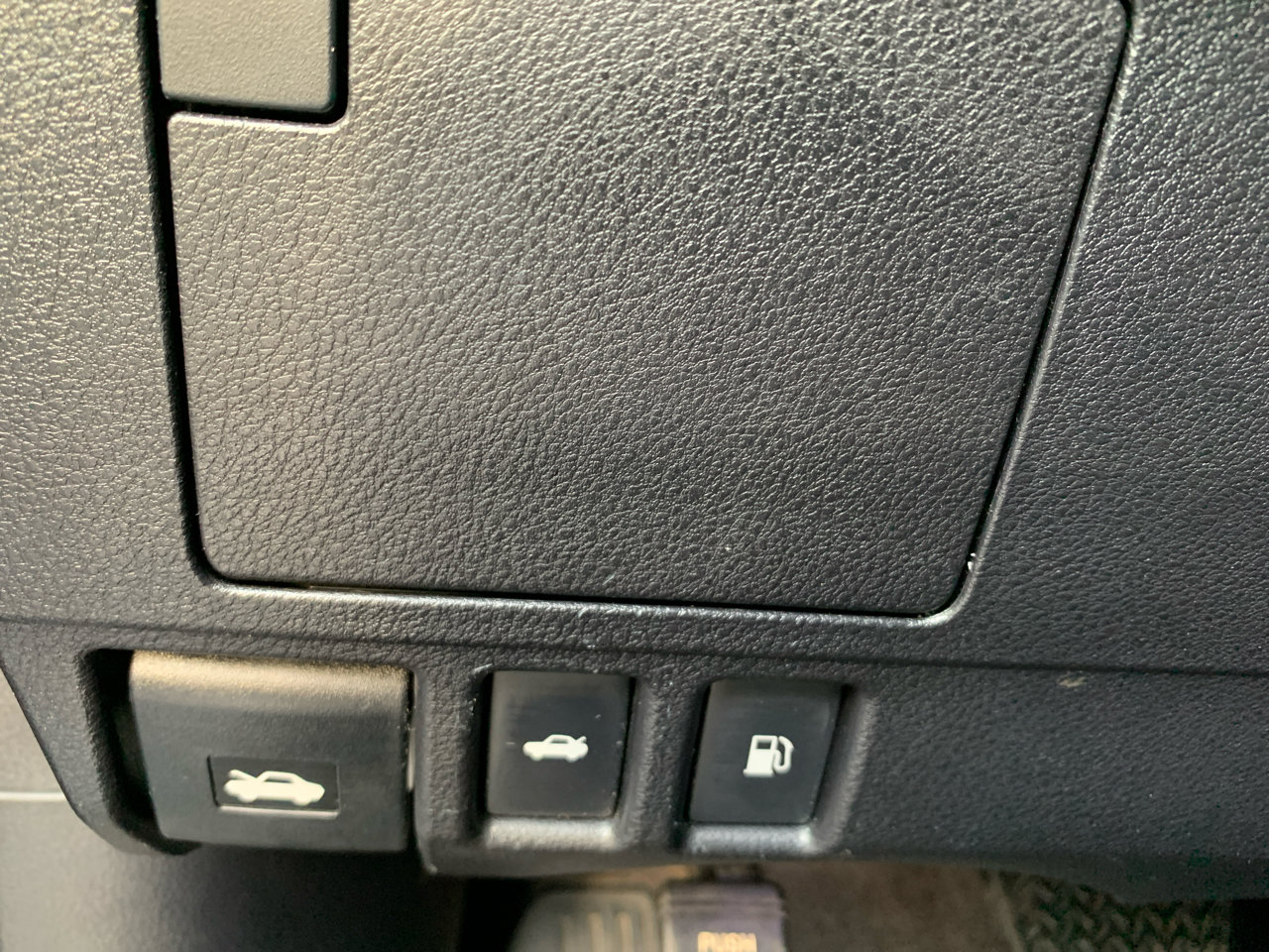 Used 2014 Lexus ES 300h w/ Luxury Package w/Bamboo Trim image 21