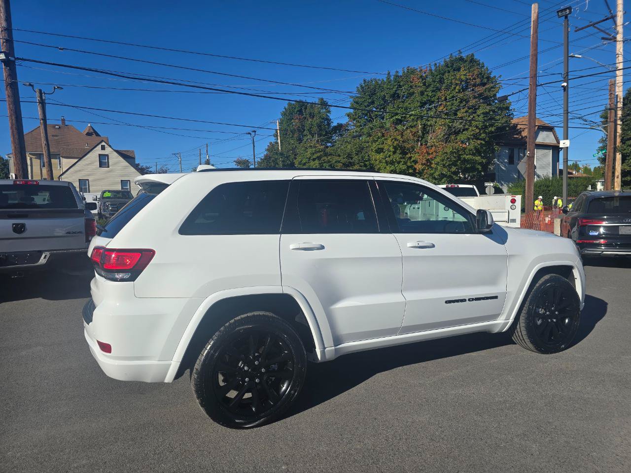 Used 2021 Jeep Grand Cherokee Laredo AWD/4WD image 6