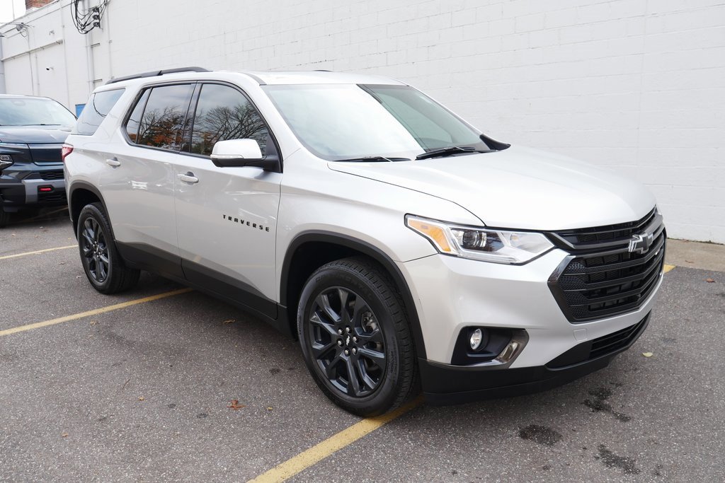 Used 2021 Chevrolet Traverse RS image 2