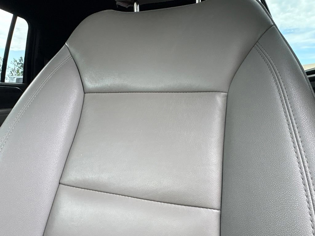Used 2024 Chevrolet Suburban LT RWD image 13