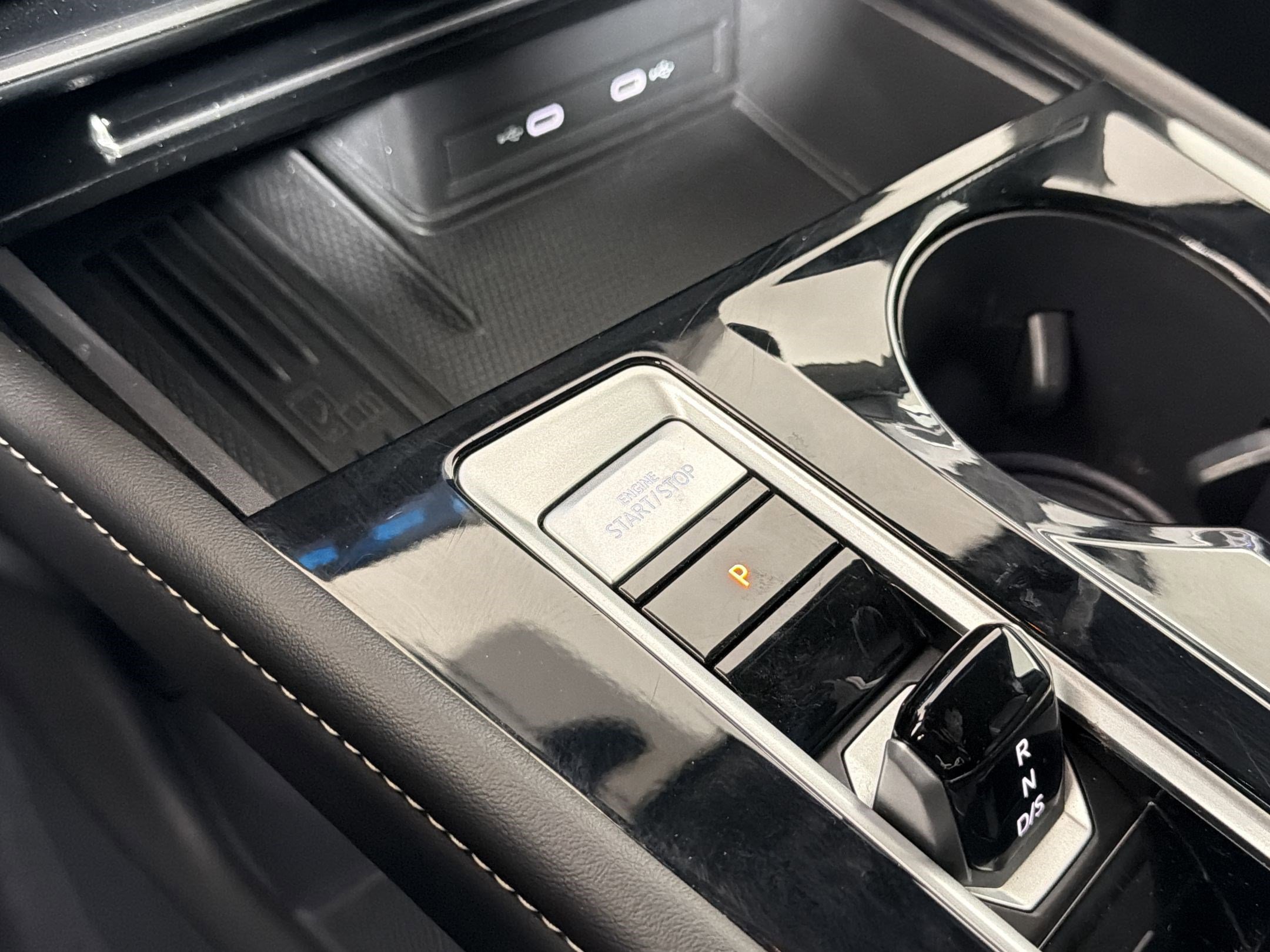 Used 2025 Volkswagen Atlas Cross Sport SE image 24