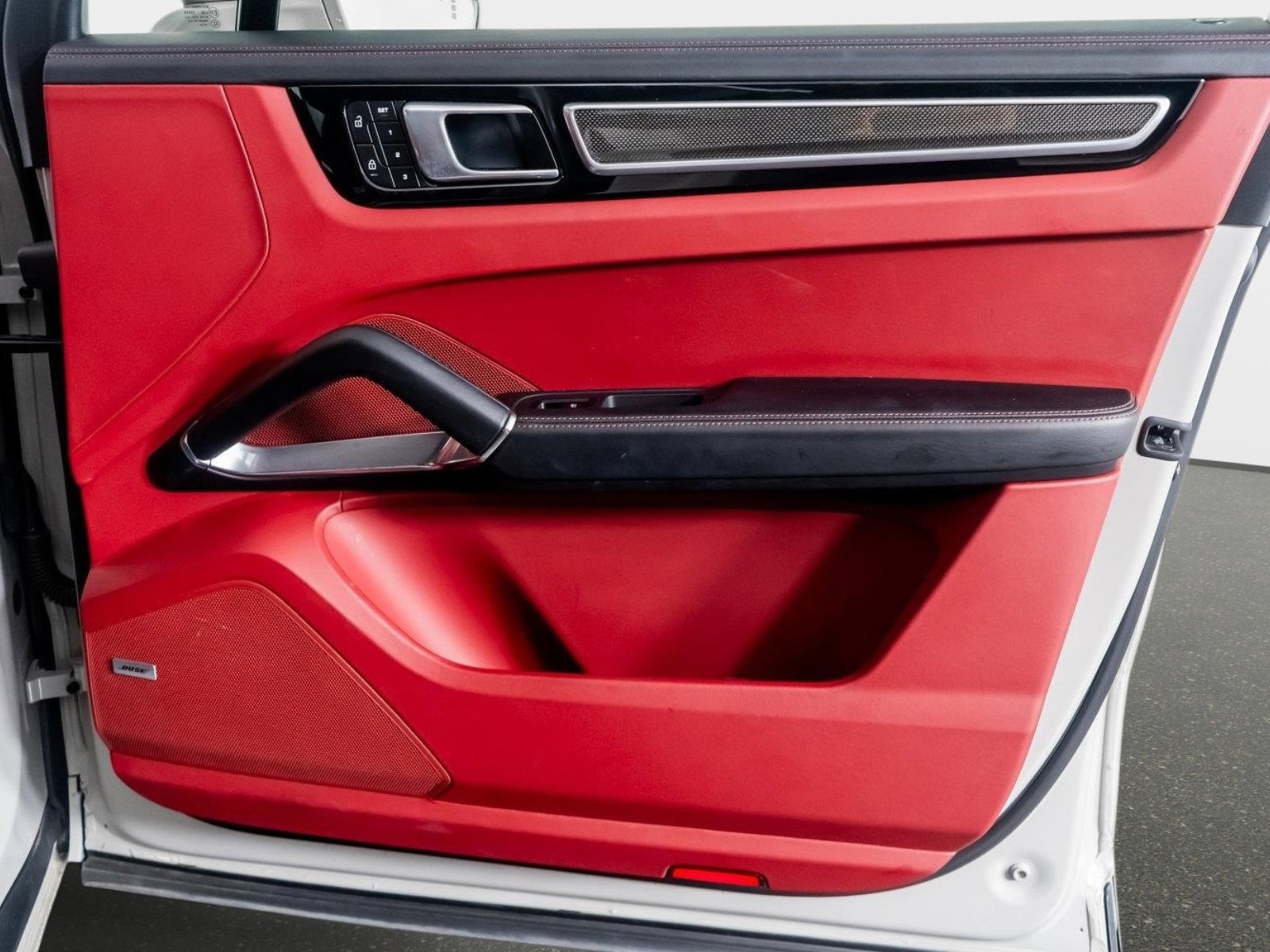 Used 2022 Porsche Cayenne Turbo image 40