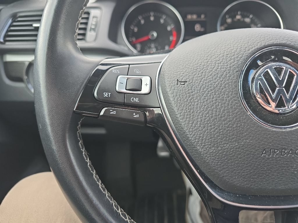 Used 2018 Volkswagen Passat 3.6 FWD image 11