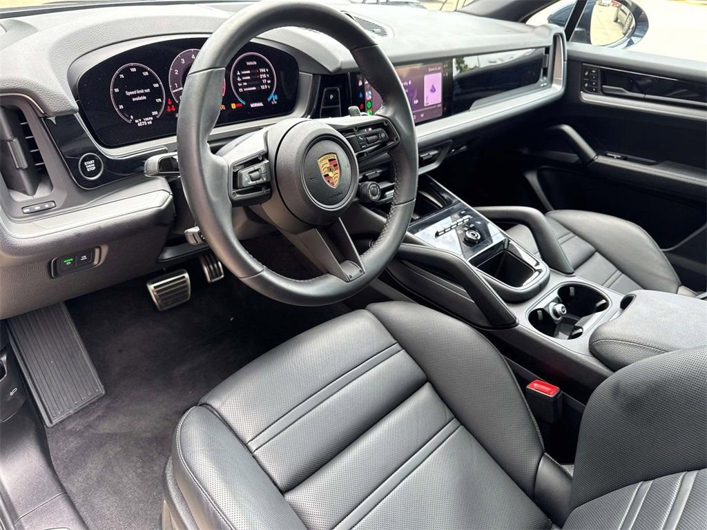 Certified 2025 Porsche Cayenne S image 4