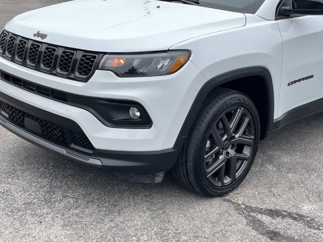 Used 2026 Jeep Compass Latitude AWD/4WD image 11