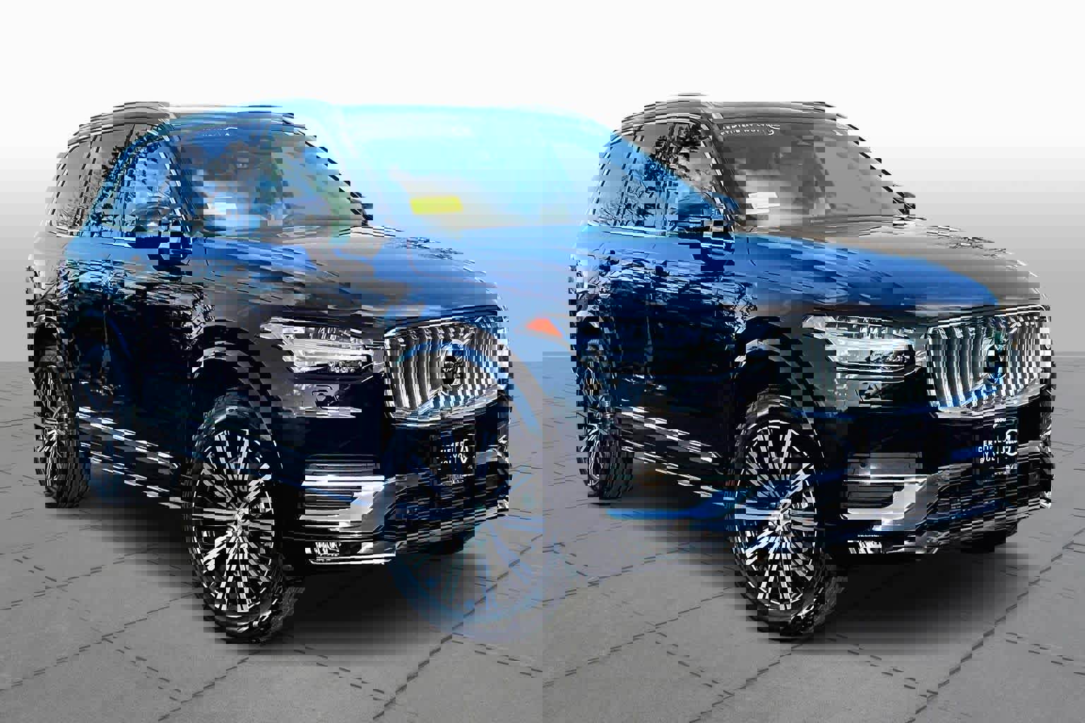 Certified 2024 Volvo XC90 B6 Plus image 2