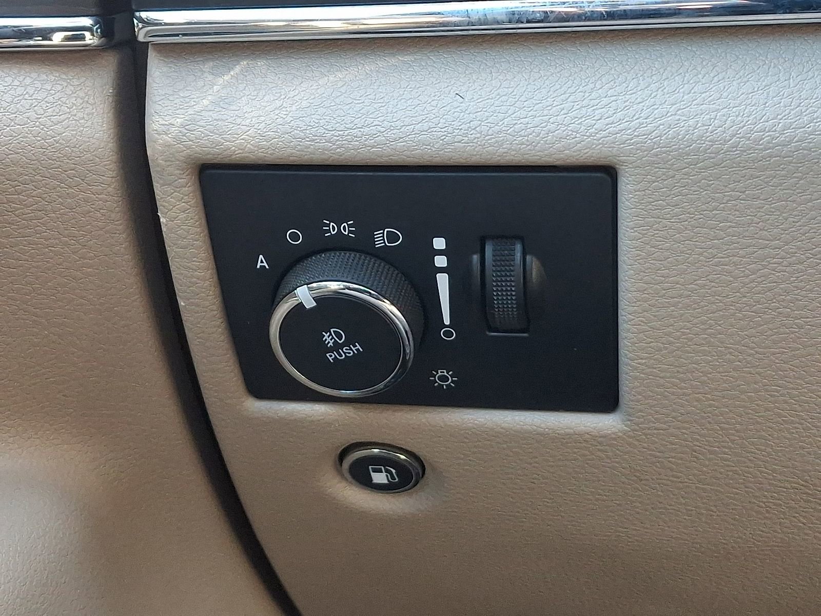 Used 2021 Jeep Grand Cherokee Limited w/ Luxury Group II image 25