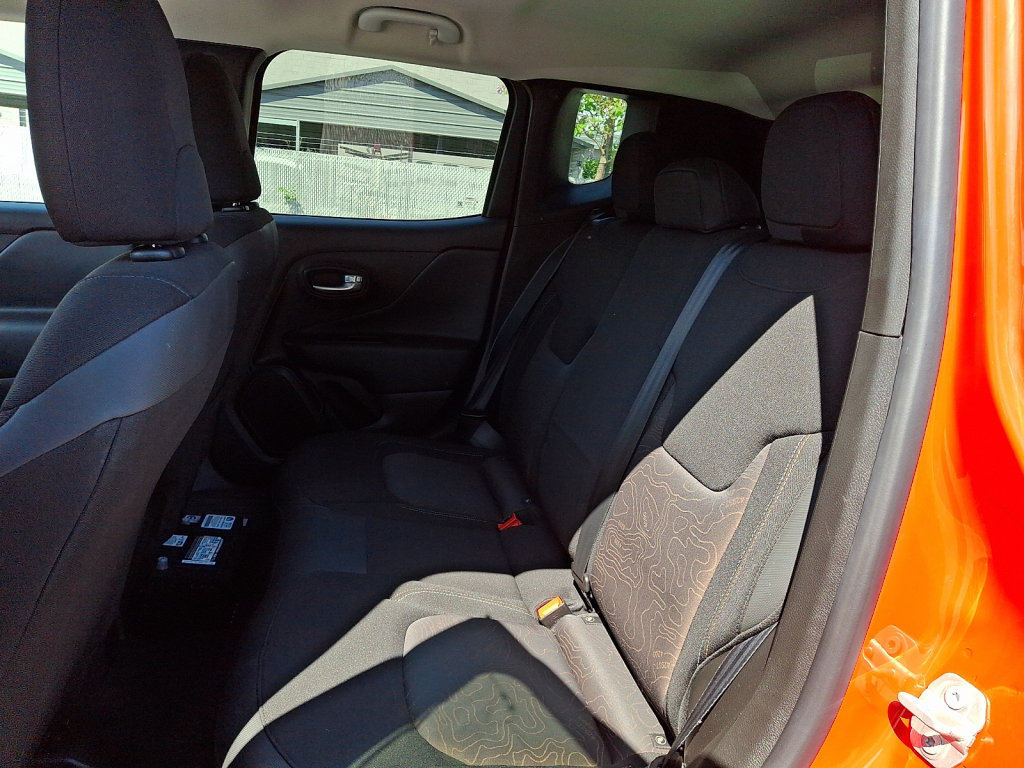 Used 2023 Jeep Renegade Latitude AWD/4WD image 20