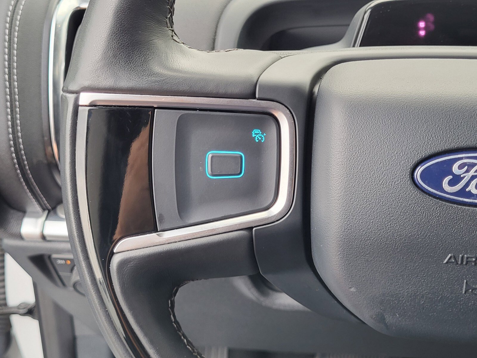 Certified 2025 Ford Expedition Platinum image 28