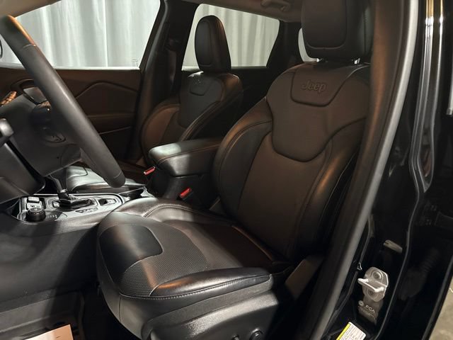 Used 2022 Jeep Cherokee Latitude Lux w/ Mopar Interior Package AWD/4WD image 6
