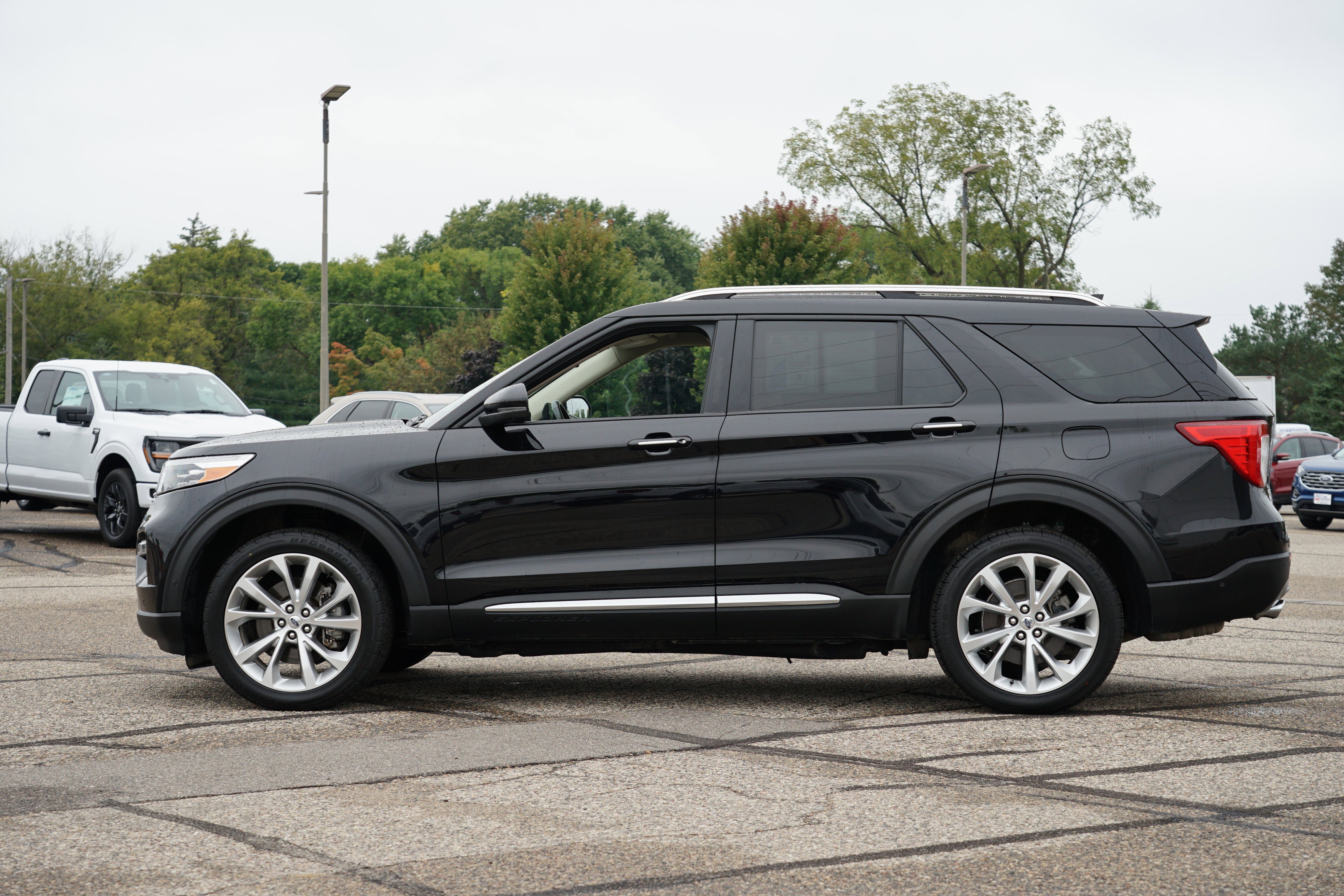 Used 2022 Ford Explorer Platinum AWD/4WD image 7