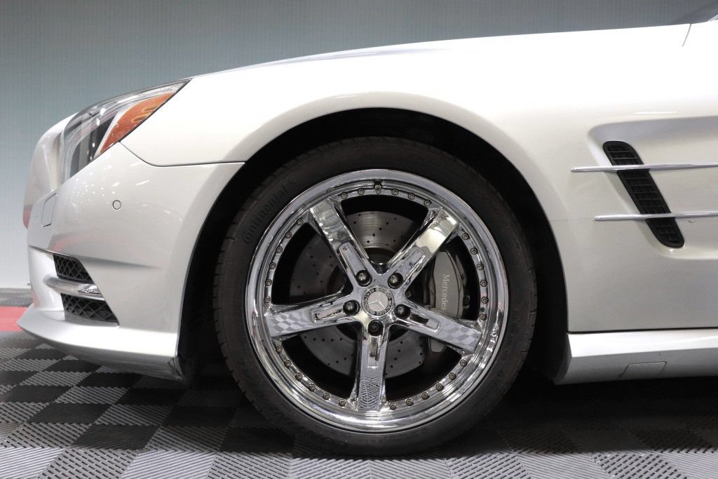 Used 2014 Mercedes-Benz SL 550 w/ Driver Assistance Package image 82