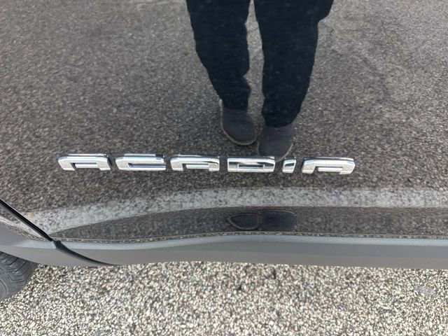 Used 2023 GMC Acadia SLT w/ LPO, Floor Liner Package image 6