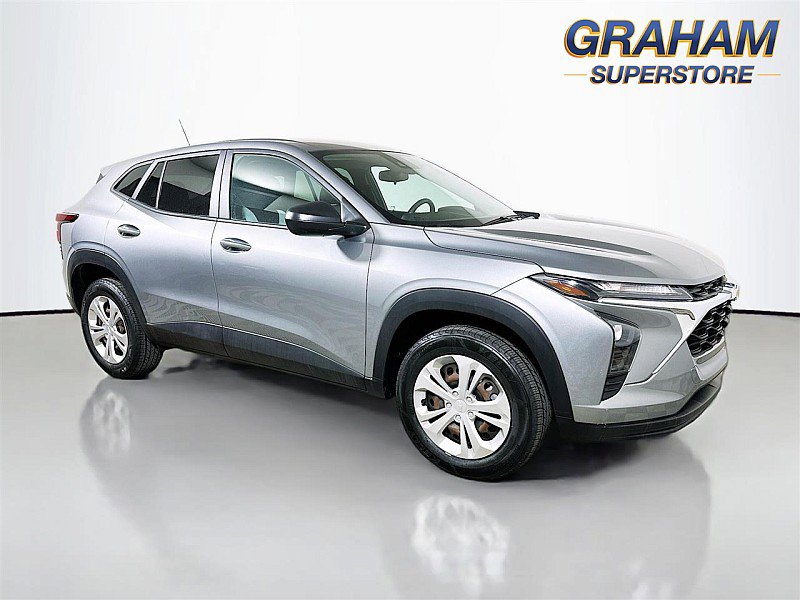 Used 2024 Chevrolet Trax LS FWD image 1