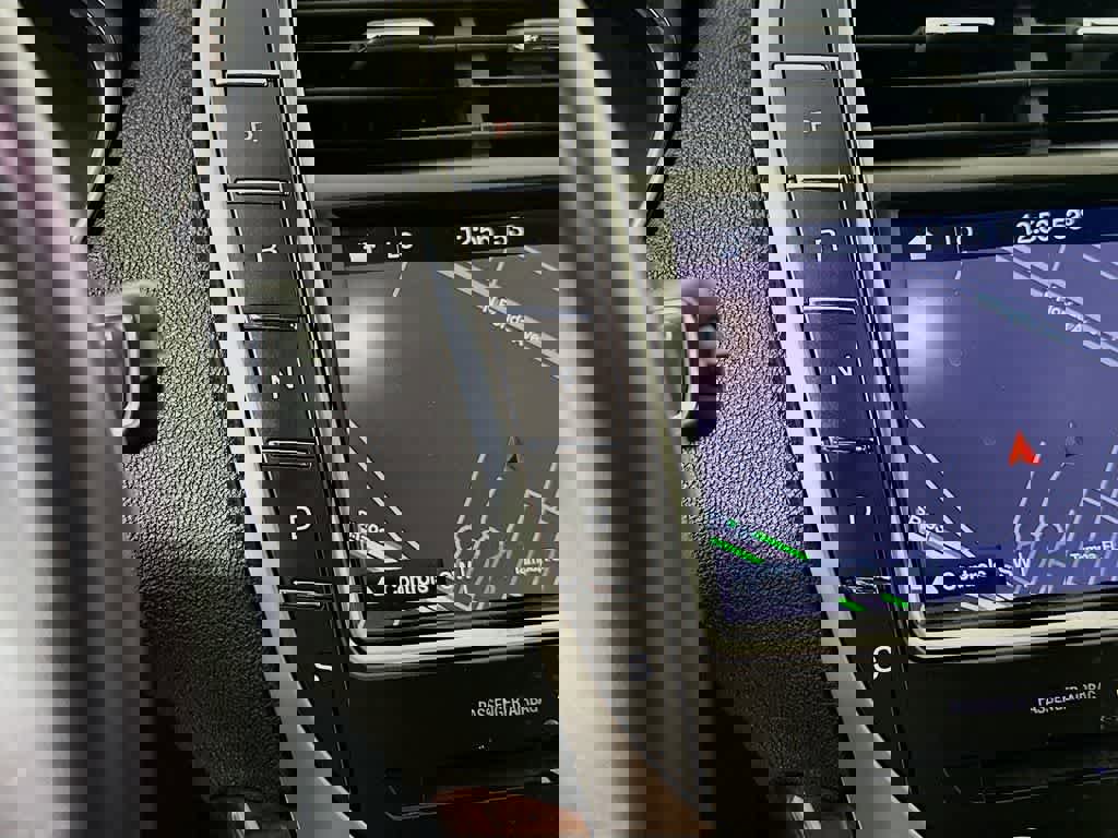 Used 2019 Lincoln Nautilus Select image 19