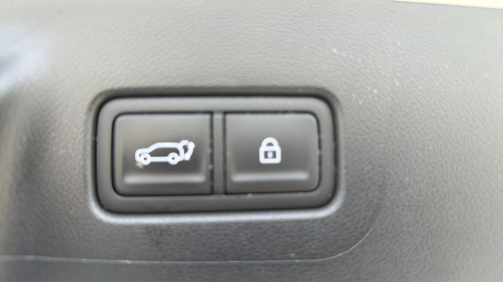 Used 2025 Hyundai Santa Fe Limited AWD/4WD image 13