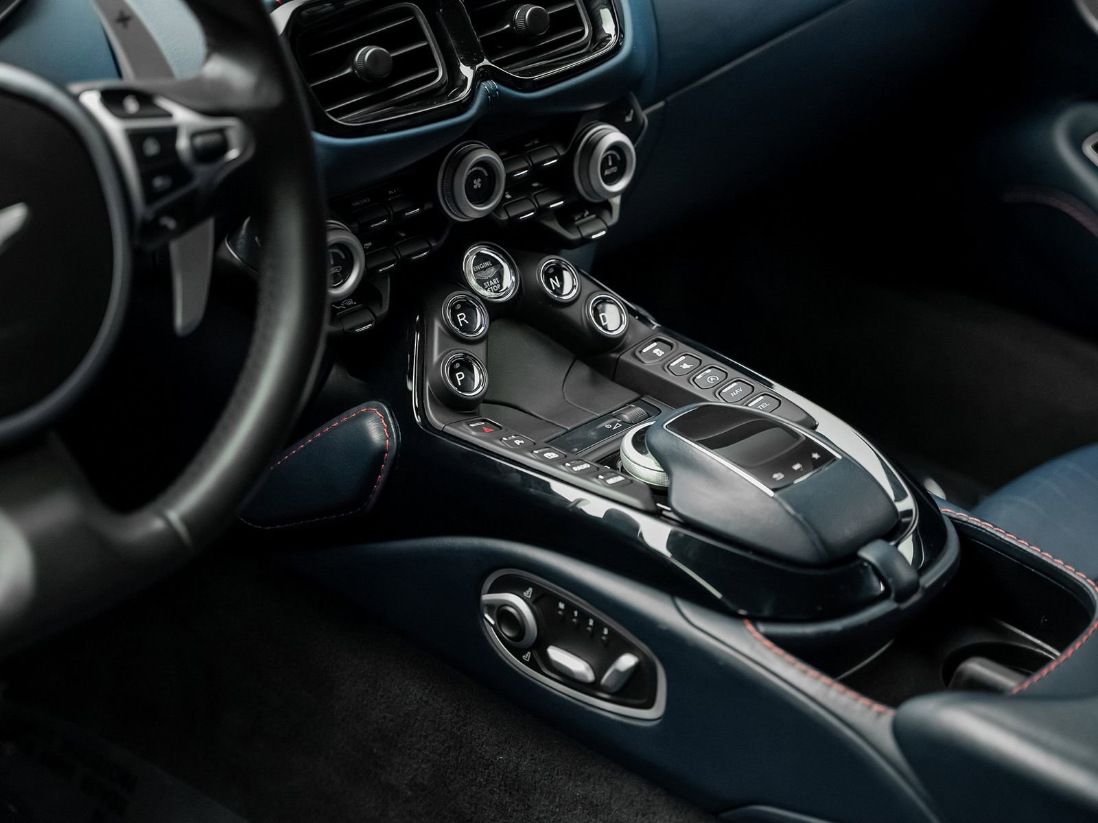Used 2020 Aston Martin V8 Vantage Coupe RWD image 55