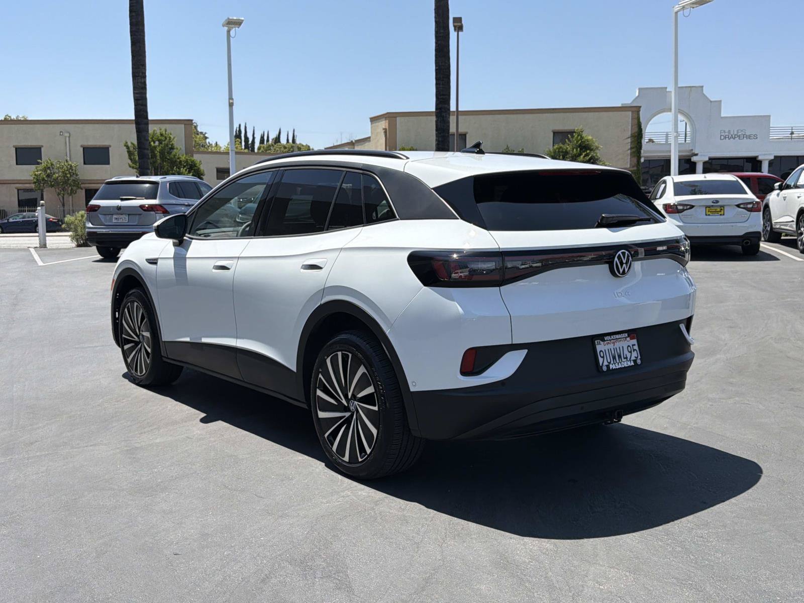 Certified 2025 Volkswagen ID.4 Pro AWD/4WD image 3