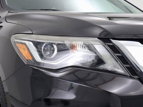 Used 2017 Nissan Pathfinder Platinum w/ Midnight Edition Package image 9