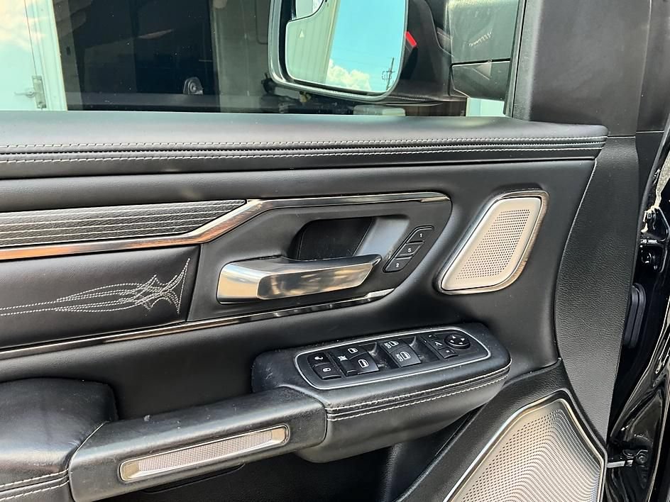 Used 2020 RAM 1500 Limited w/ Black Appearance Package AWD/4WD image 13