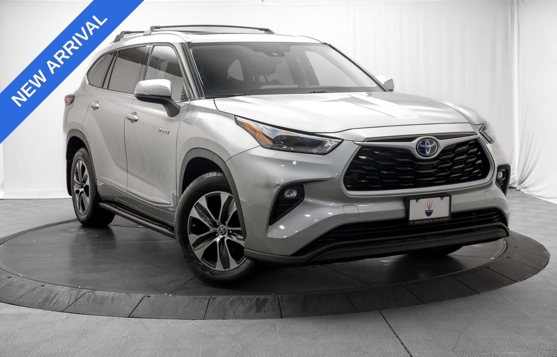 Used 2021 Toyota Highlander XLE AWD/4WD image 1