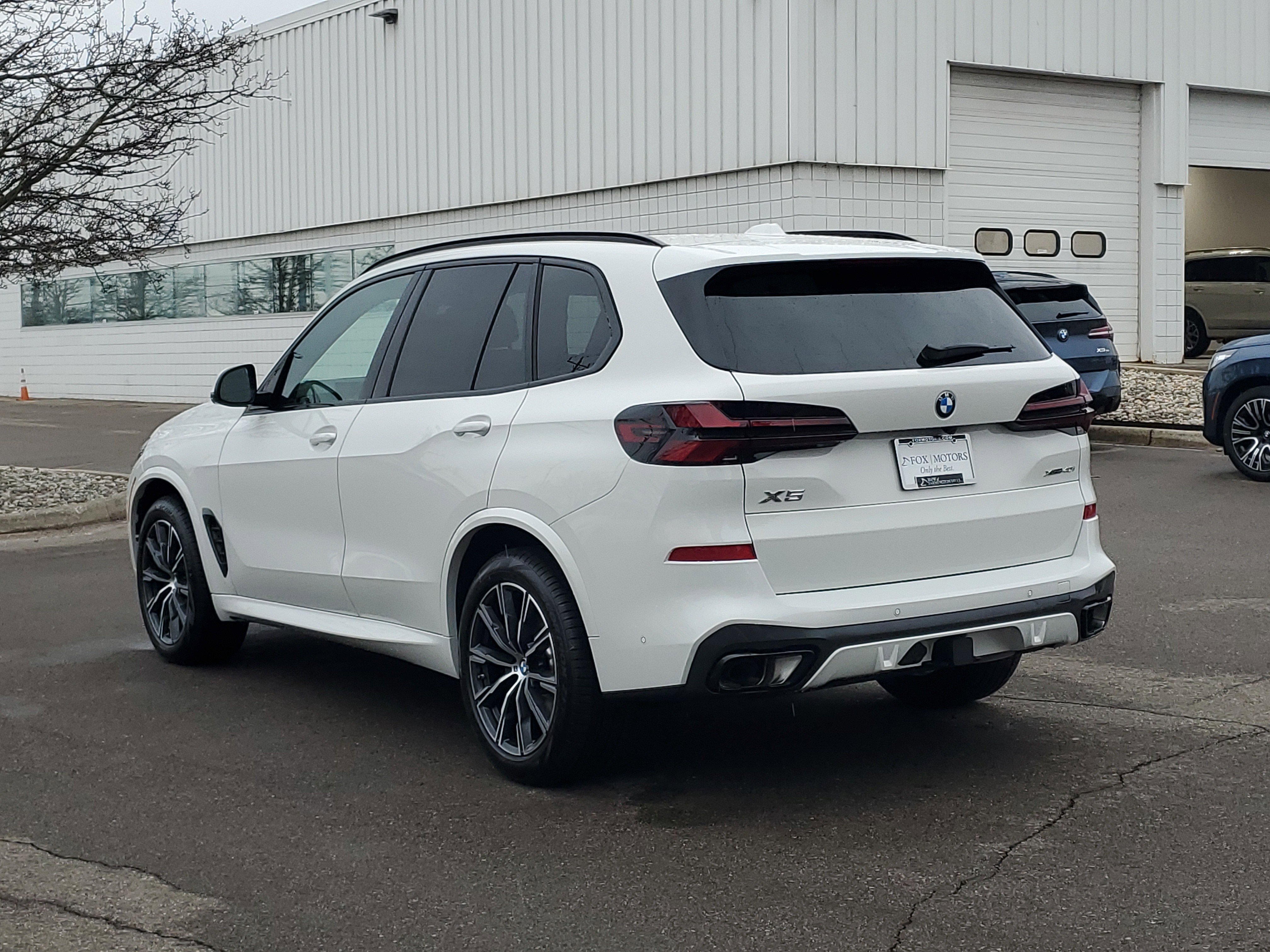 New 2026 BMW X5 xDrive40i w/ M Sport Package AWD/4WD image 2