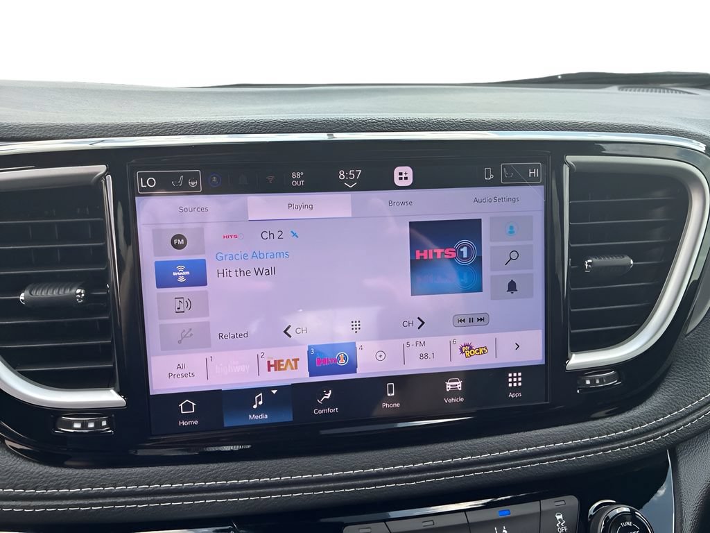 New 2027 Chrysler Pacifica Select AWD/4WD image 22