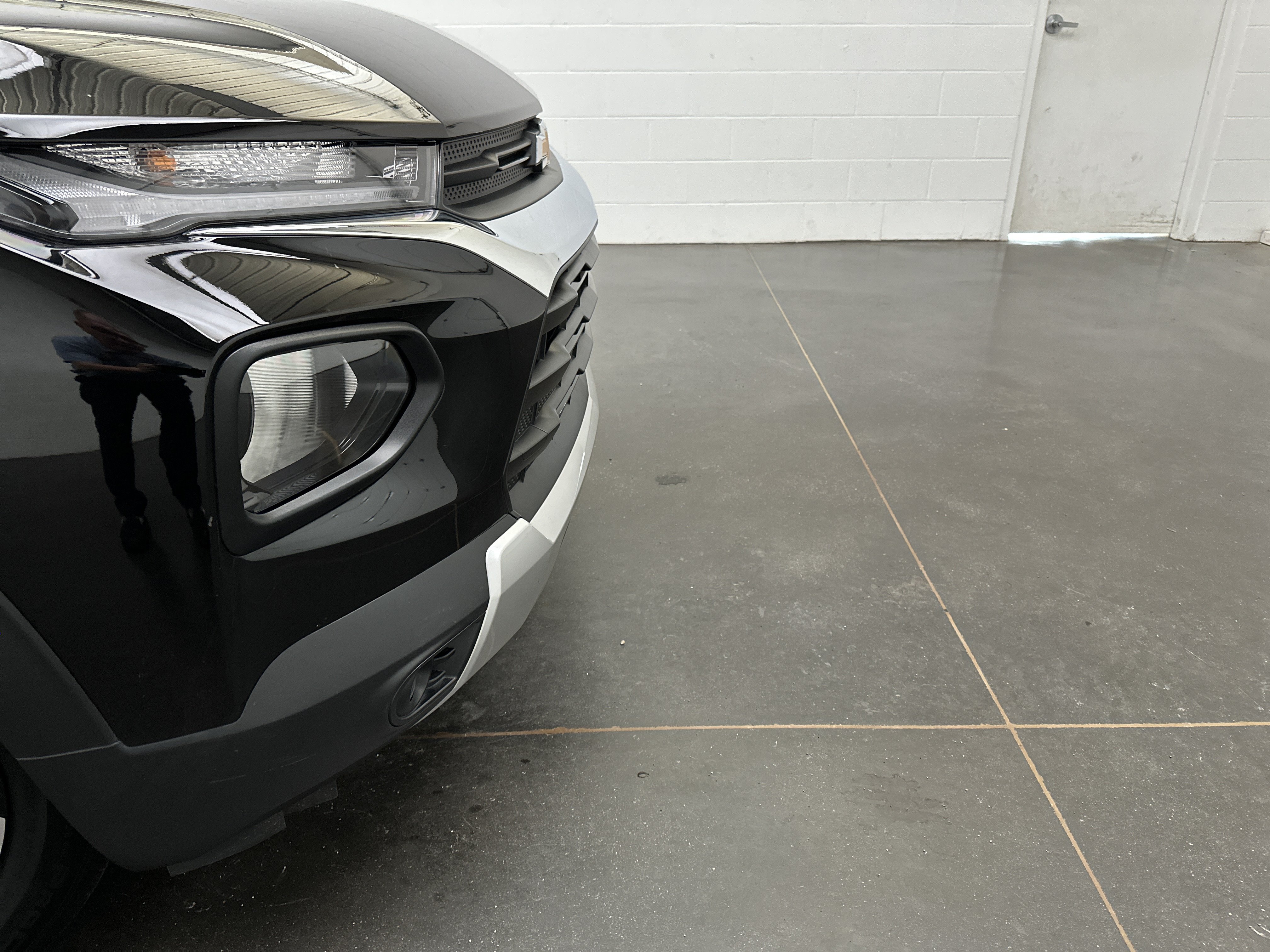 Used 2023 Chevrolet TrailBlazer LT AWD/4WD image 2