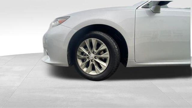 Used 2015 Lexus ES 300h image 8