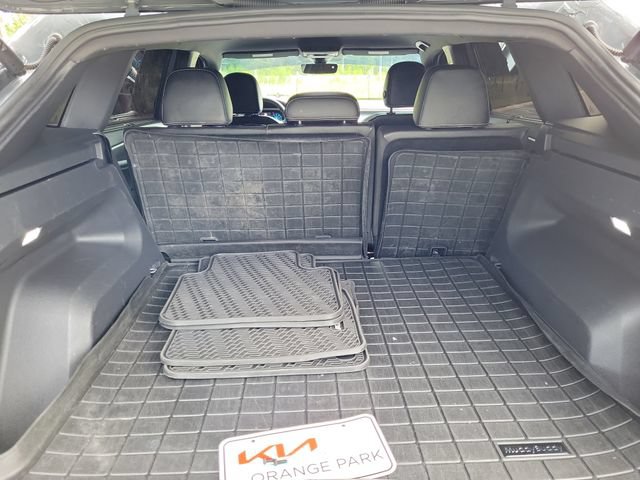 Used 2024 Volkswagen Atlas Cross Sport SE FWD image 9