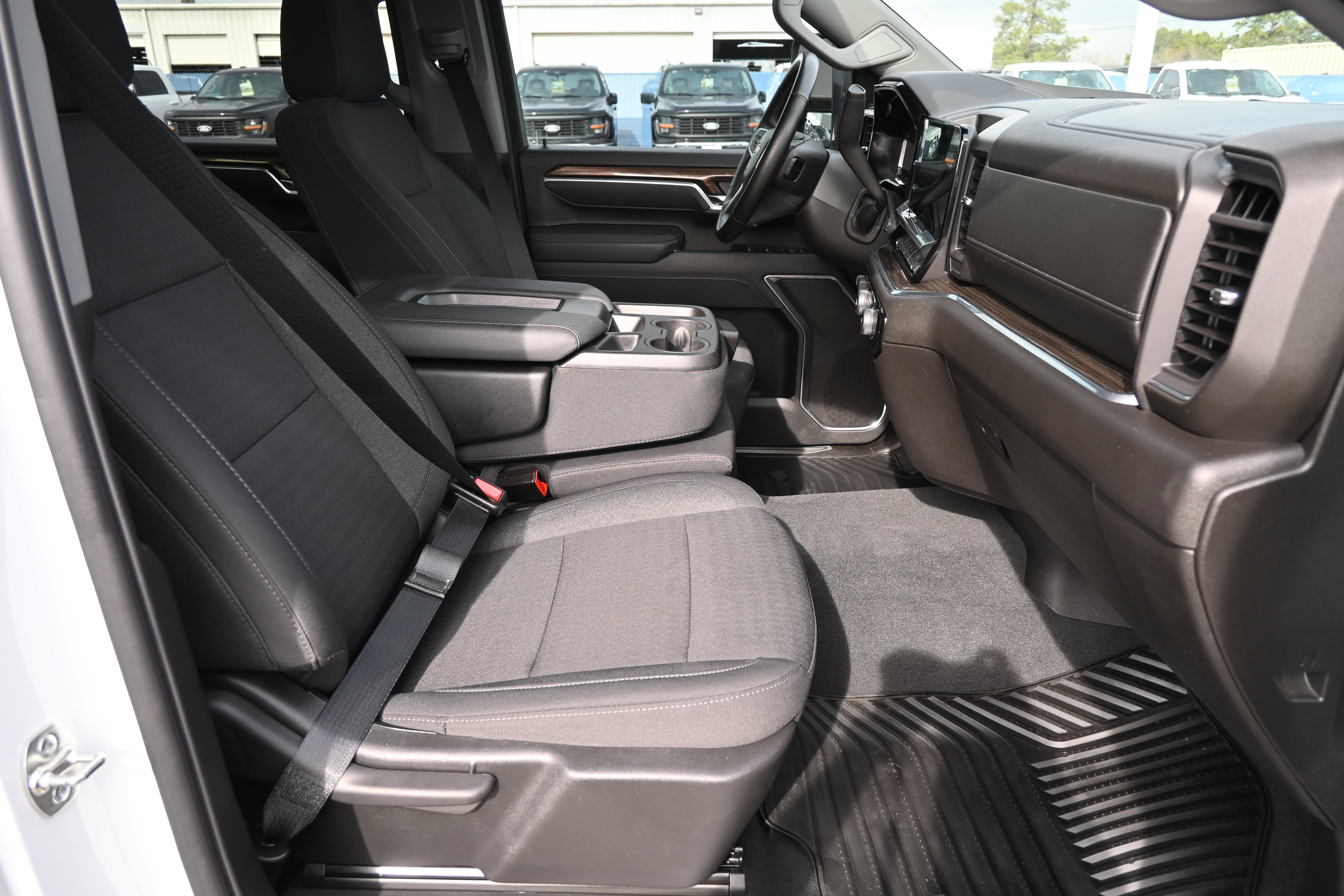 Used 2025 Chevrolet Silverado 2500 LT w/ Convenience Package image 17